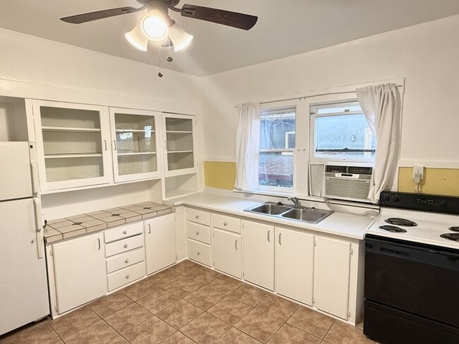 Building Photo - 925 Wilson Ave S