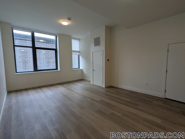 Building Photo - 1079 Commonwealth Ave