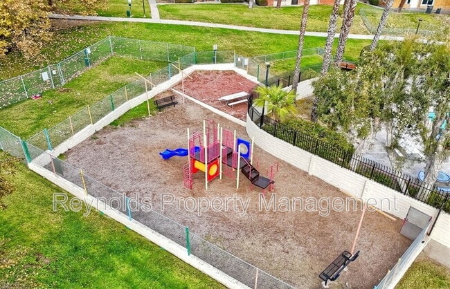 Building Photo - 6814 Camphor Ln