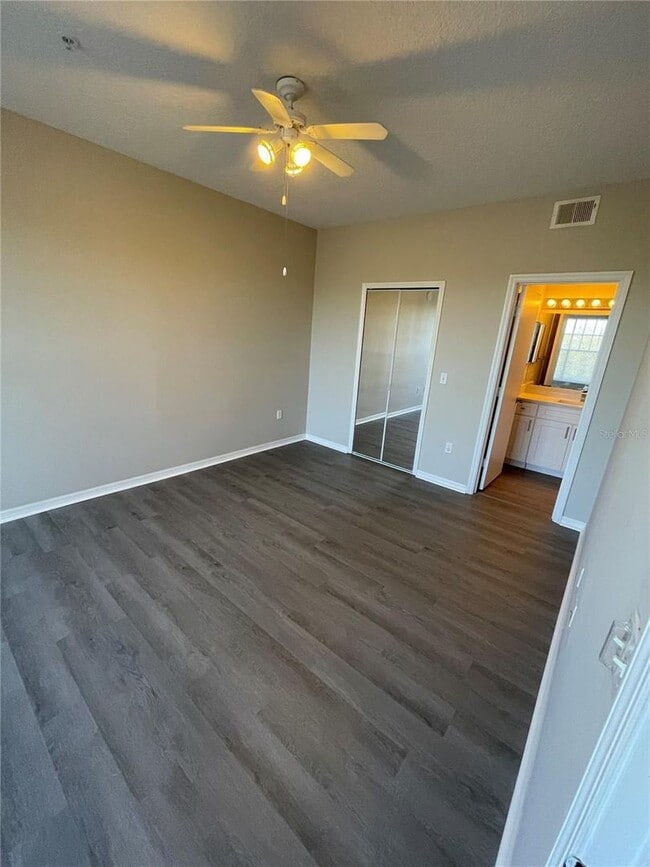 Building Photo - Awesome apartment in the heart of Metrowest!