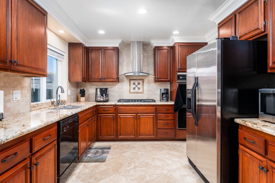 Building Photo - 2286 Willow Ave