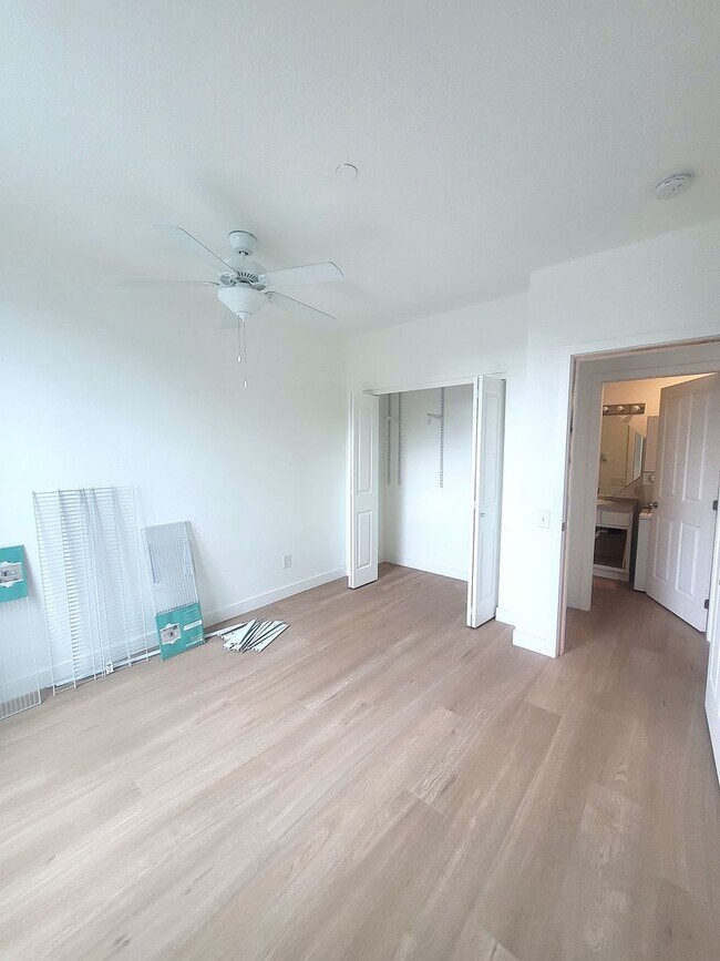 Building Photo - Remodeled One Bedroom with Large deck - H ...