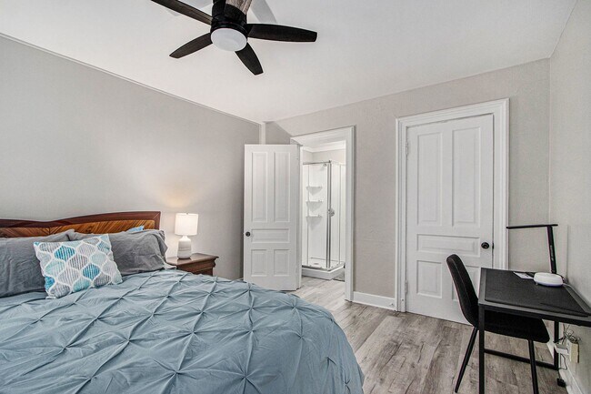 Building Photo - $1295 Tastefully furnished 1BR Apartment | All Utilities Paid + Deposit-Free Option!