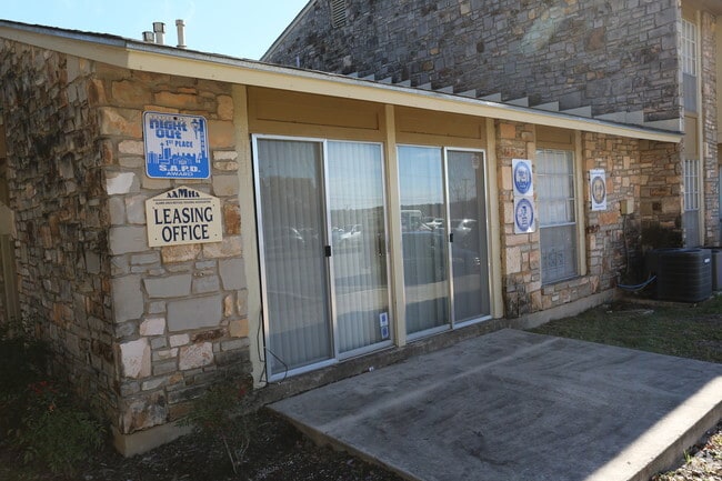Leasing Office - Woodland Ridge