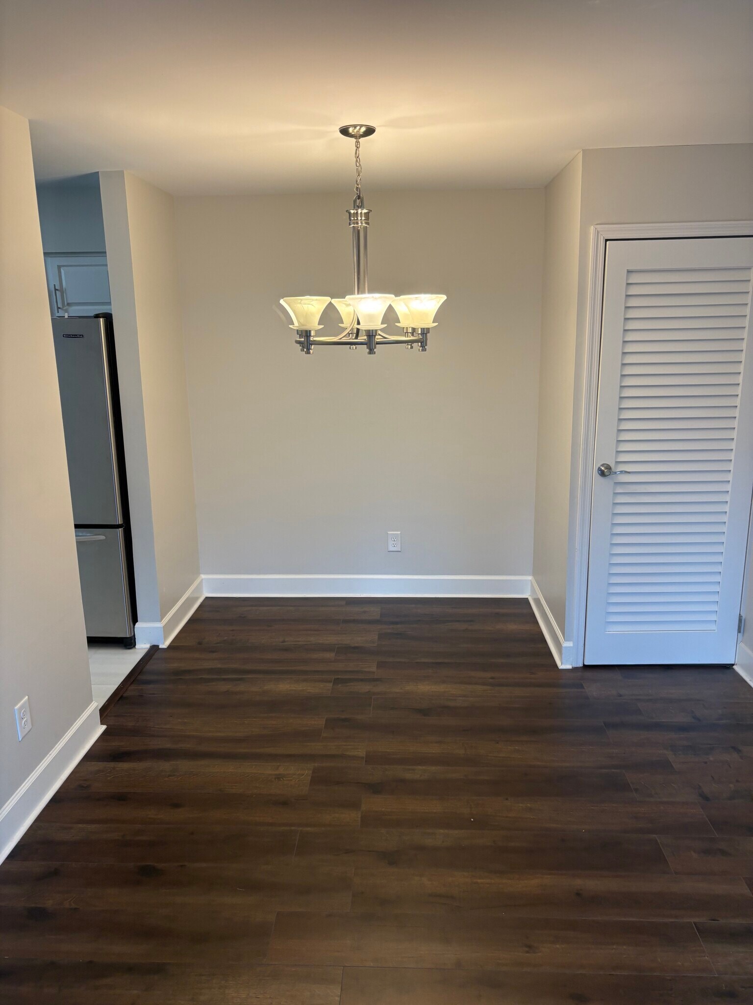 Building Photo - 515 Basswood Ave