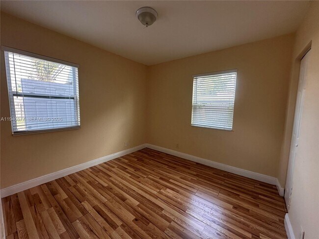 Building Photo - 1701 NW 14th Ct