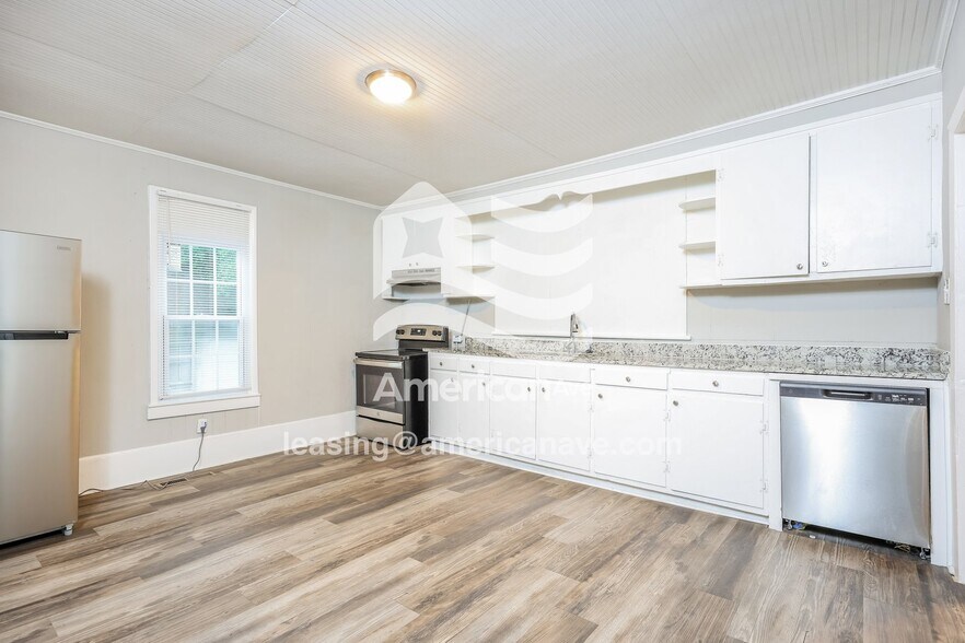 Building Photo - 2109 14th Ct