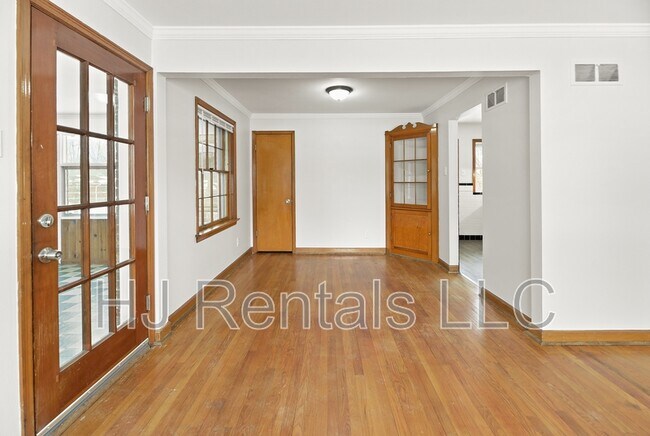 Building Photo - 1319 Chambers Rd