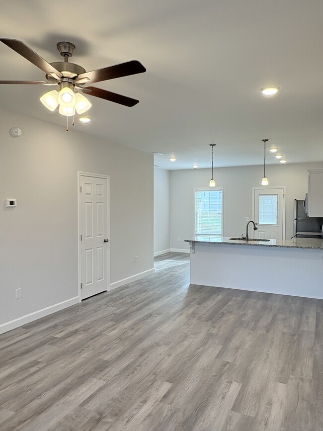 Building Photo - 932 Rodeo Ln