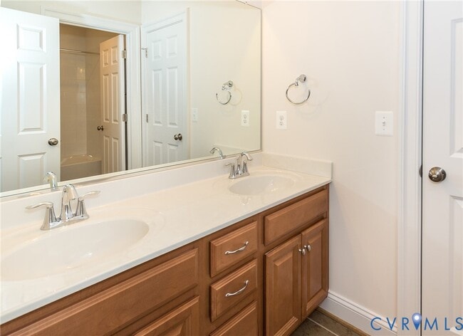 Building Photo - 5411 Hickory Ann Dr