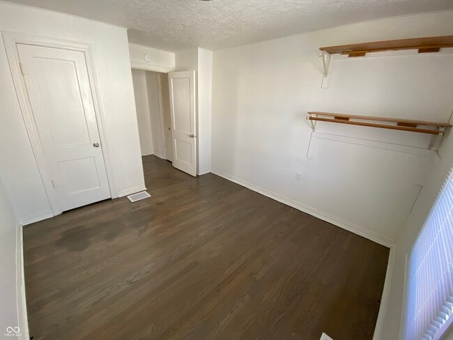 Building Photo - 702 W 23rd St