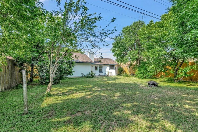 Building Photo - 1308 Troy Ln