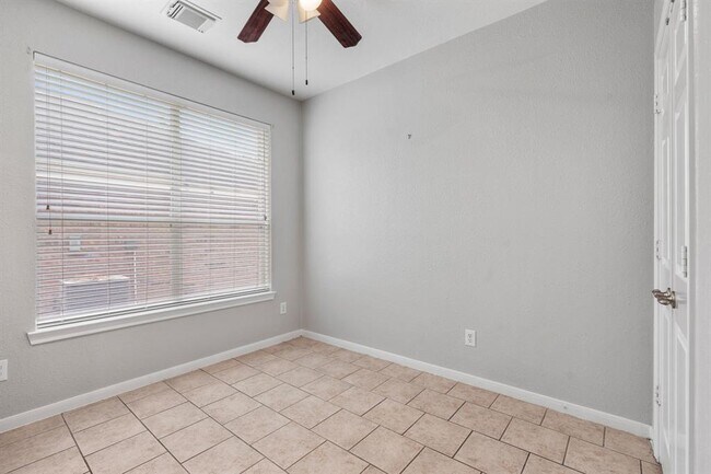 Building Photo - 42 Ebony Oaks Pl