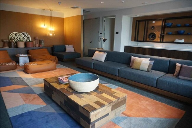 Building Photo - 121 NE 34th St