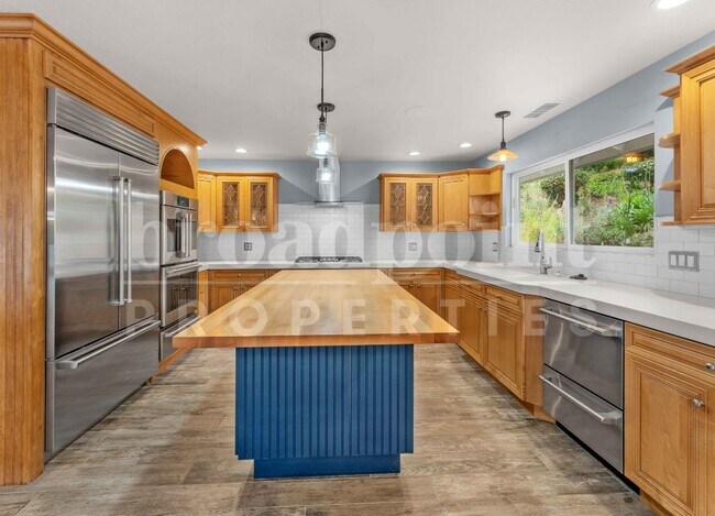 Building Photo - 2113 Sleepy Hollow Rd