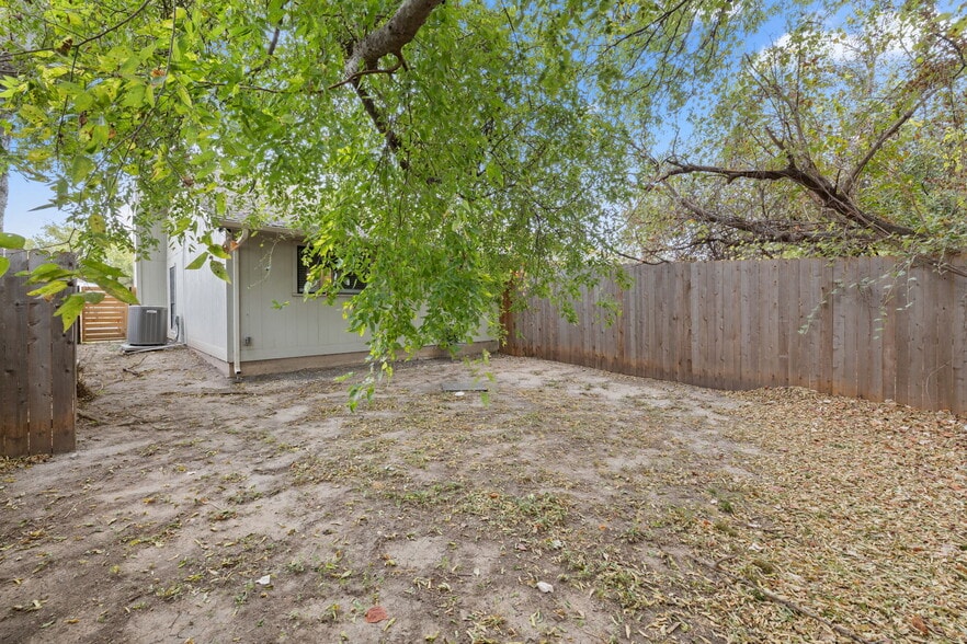 Gated Backyard - 1805 Mearns Meadow Blvd