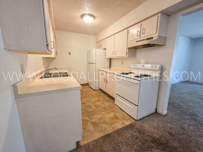 Building Photo - Summer Leasing Special: Lease this home for $995/month 2 Bed, 2 Bath Condo with Pool Access in Clive