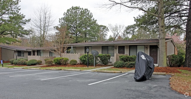 Primary Photo - Sea Pines Apartments