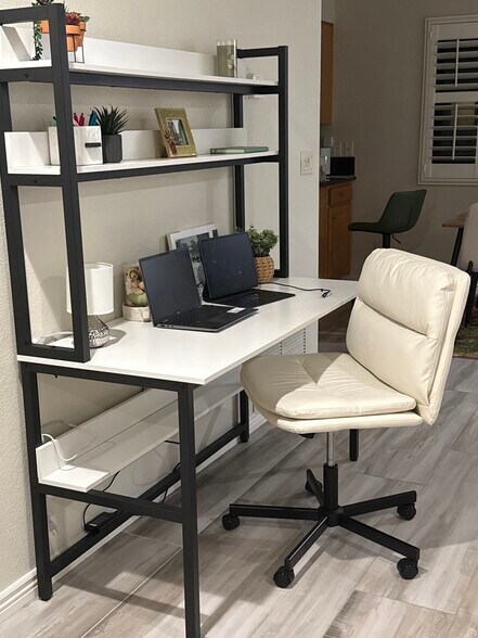 Work if you can… - 12212 N Paradise Village Pky S