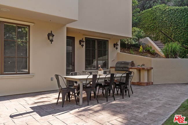 Building Photo - 3697 Benedict Canyon Ln