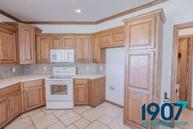 Building Photo - Elegant and Spacious 3-Bedroom Home in Edm...
