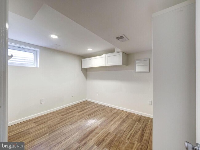 Building Photo - 5208 Glenwood Rd