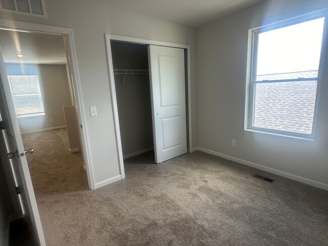 Building Photo - 3 Bed +Den Nearly Brand New $2350