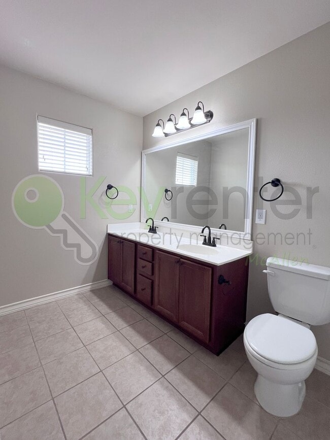 Building Photo - Beautidul 3bed/2.5 bath House in Edinburg. Don't Miss Out!