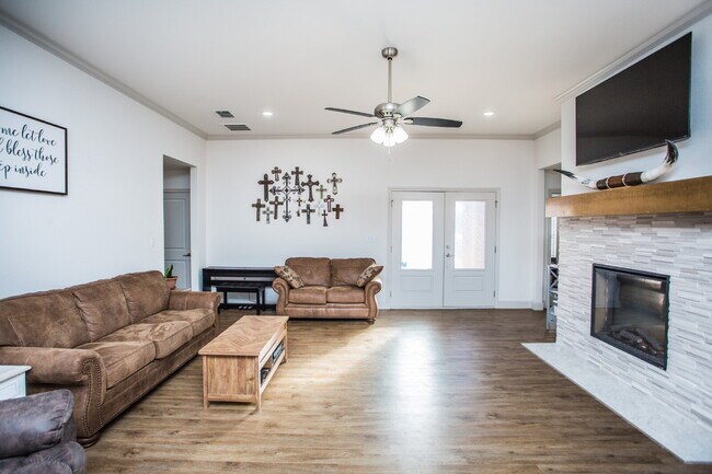 Building Photo - Wonderful 4/2 in Iron Horse in Wolfforth!