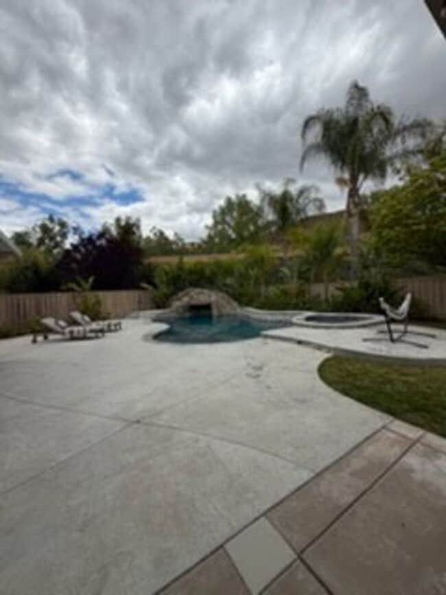 Building Photo - 34253 Chaparossa Dr