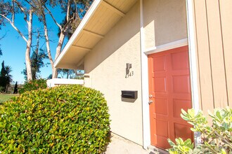 Building Photo - Elegantly Upgraded 2 Bed/1 Bath Condo in U...