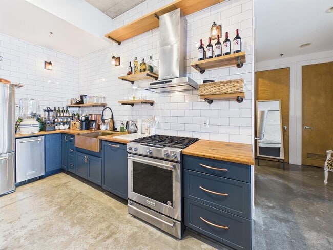 Building Photo - 800 W 5th St