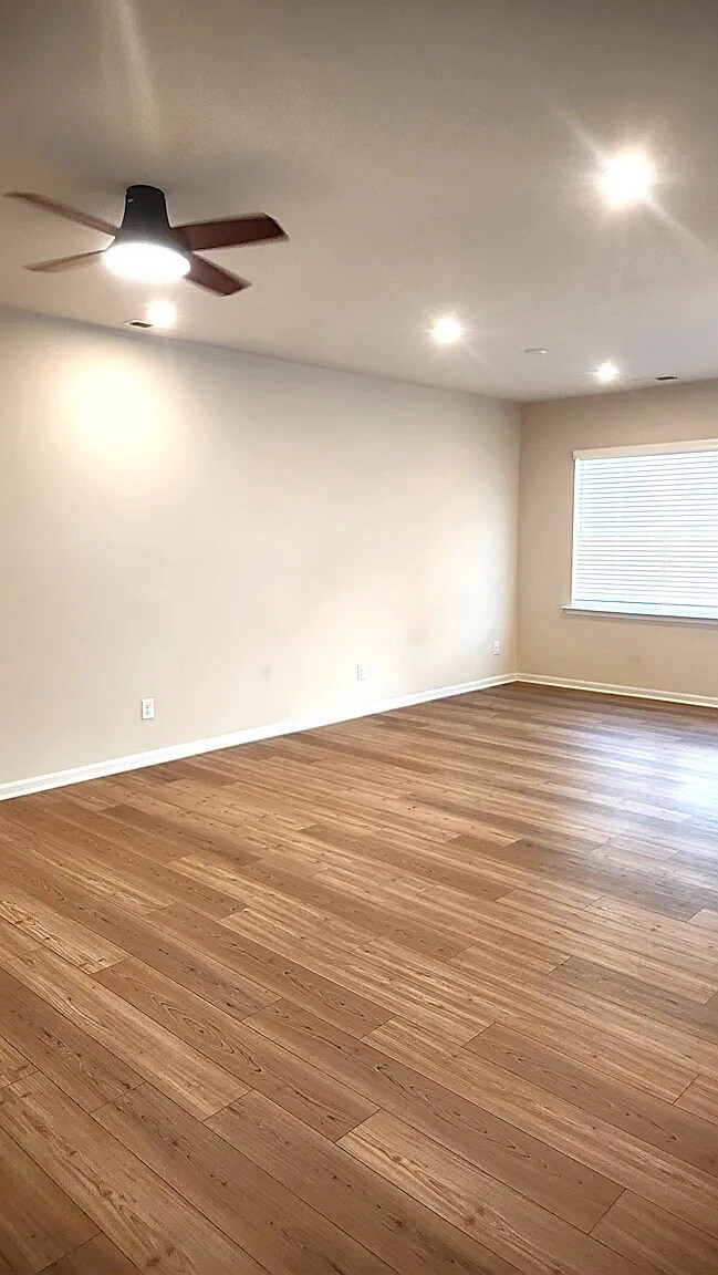 Building Photo - Room in Townhome on Grays Ml Rd