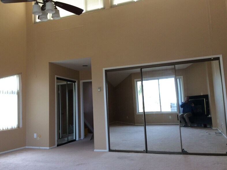 Building Photo - 135 S Sierra Ave