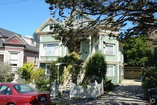 Building Photo - 2141 Ward St