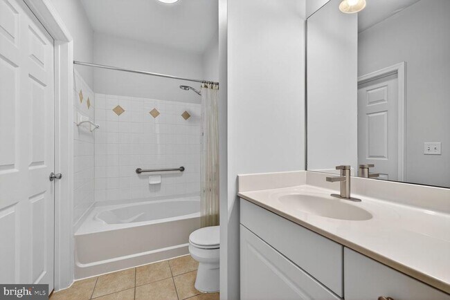 Building Photo - 7 Granite Pl