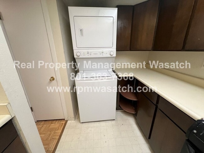 Building Photo - Check out this Great 2 Bedroom 1 Bathroom Condo near downtown Salt Lake!