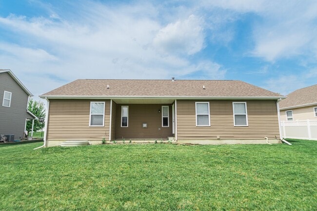 Building Photo - 3 Bedroom / 2 Bathroom Home for Rent in Va...