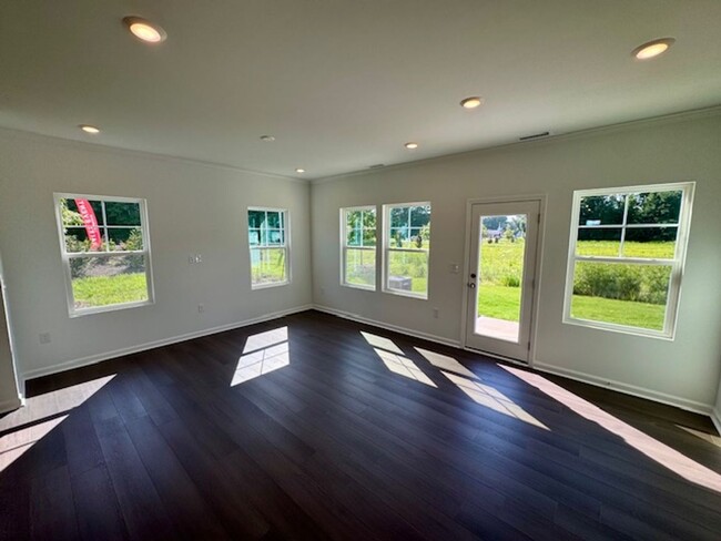 Building Photo - Brand New Townhome!