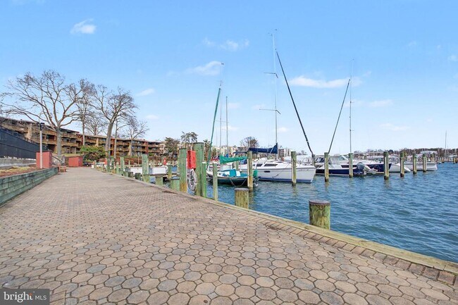 Building Photo - 768 Fairview Ave