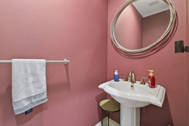 Building Photo - Elegant & Spacious Home Available in Church Point