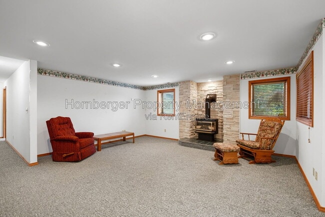 Building Photo - 9811 N Comanche Dr
