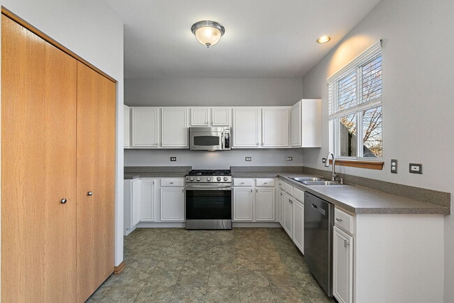 Building Photo - 614 Littleton Trail