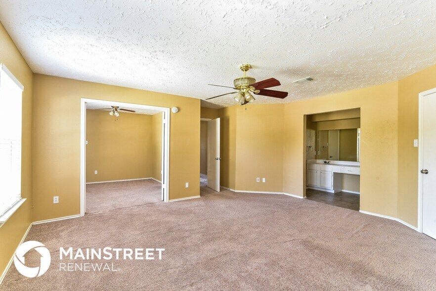 Building Photo - 14815 Oak Pines Dr