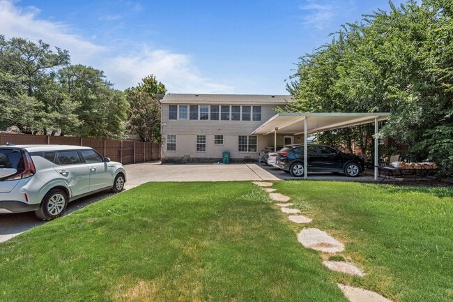 Building Photo - TCU-3518 Westcliff Rd