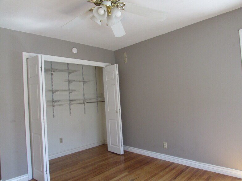 Building Photo - 2116 Bookcliff Ave