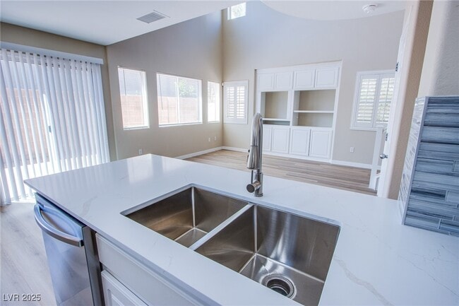 Building Photo - 5863 W Baroque Gold Ct
