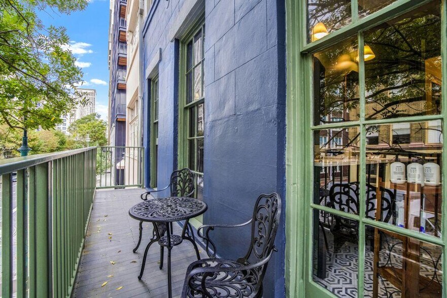 Building Photo - 604 Baronne St