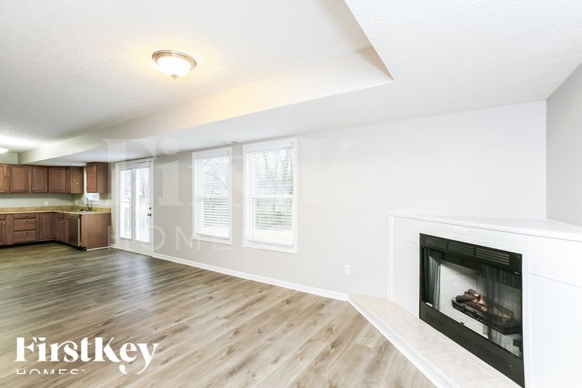 Building Photo - 334 N Odell St