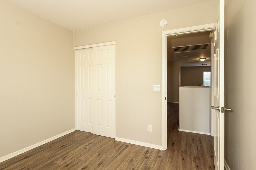 Building Photo - 7000 S Goshawk Dr